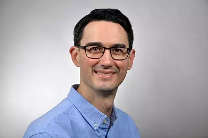 Mathias Stolarz ist erfahrener Storyteller und SEO-Experte, arbeitet als Berater und hält Workshops für Unternehmen und Behörden.